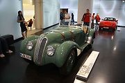 Vůz BMW 328 v mnichovském muzeu.
