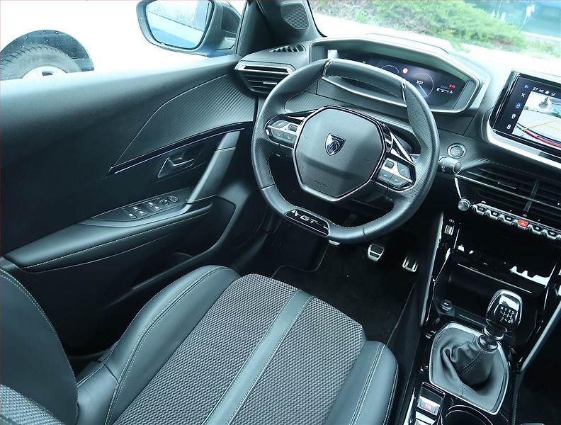 Peugeot 208 (2024) GT 1.2 PureTech, Serv.kniha - fotka 8 z 17