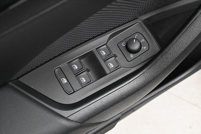 Škoda Octavia 2,0 TDI 110 kW DSG Sportline Z - fotka 25 z 30