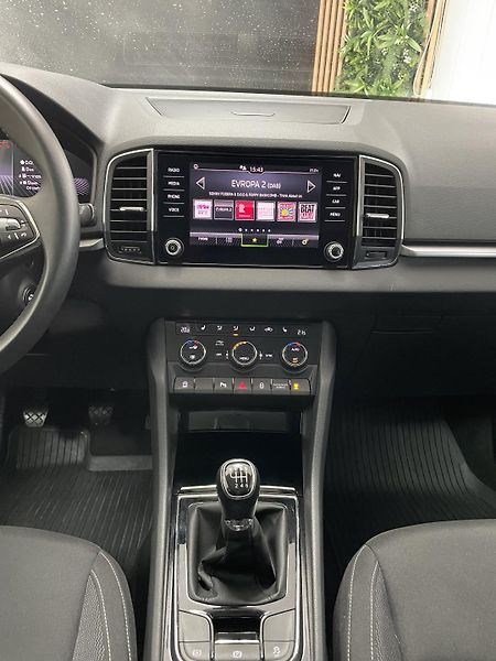 Škoda Karoq 1.5 TSi ČR 1.MAJ 6M LED SERVIS - fotka 23 z 31