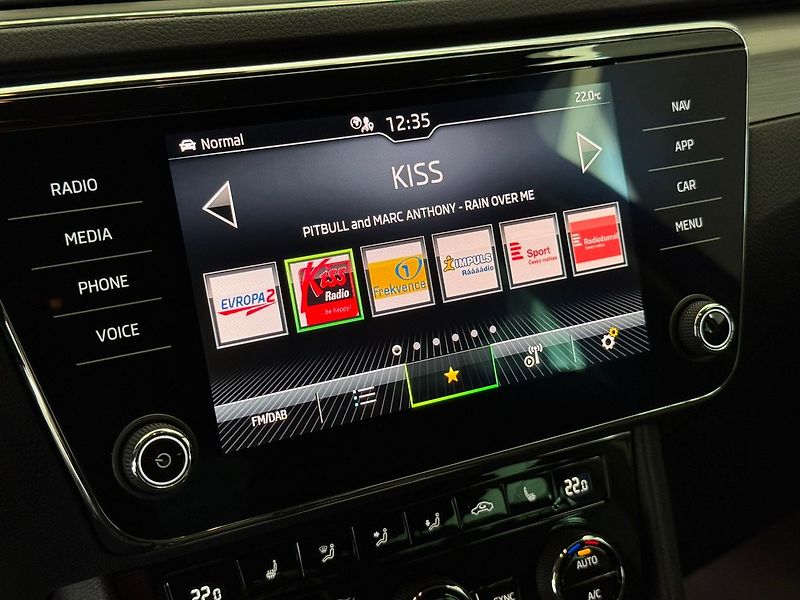 Škoda Superb 2.0TDI 110kW LED Webasto Tažné - fotka 23 z 40