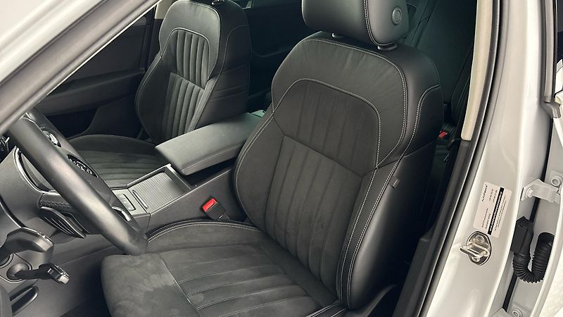 Škoda Superb 2.0 TDI DSG Style Combi - fotka 15 z 28