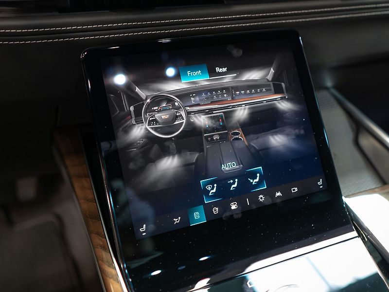 Cadillac Escalade (2026) 6.2 V8 Sport Platinum 2026 - fotka 32 z 46
