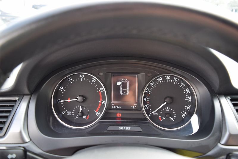 Škoda Rapid (2016) 1.2TSI 66kw AMBITION JOY XENON - fotka 27 z 49