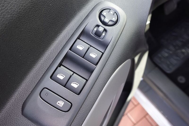 Toyota ProAce City Verso 1,5D-4D 96kW VIP Long VIP 7mís - fotka 10 z 35