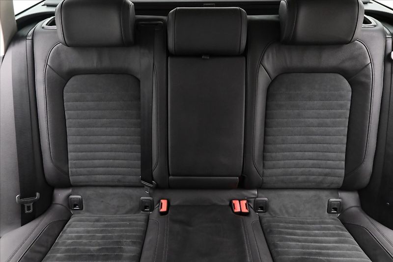 Volkswagen Passat 2,0 TDI 140 kW DSG 4Motion Zár - fotka 28 z 31