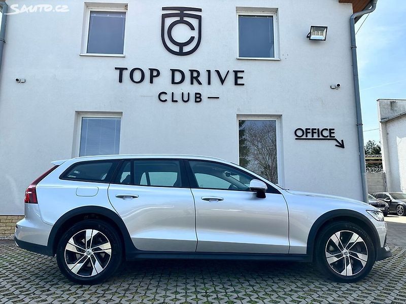 Volvo V60 CC/B4/AWD/NezT/TZ/H&K/Skladem - fotka 4 z 17