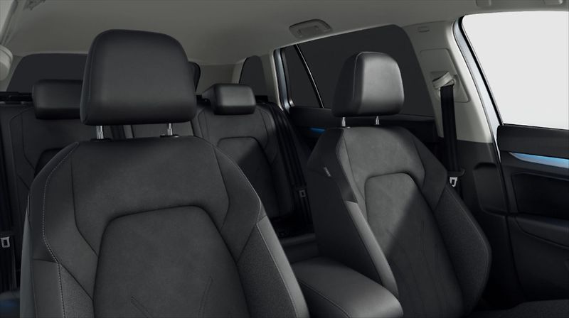 Volkswagen Golf Variant (2026) 1,5 eTSI 7DSG mHEV  People - fotka 7 z 9
