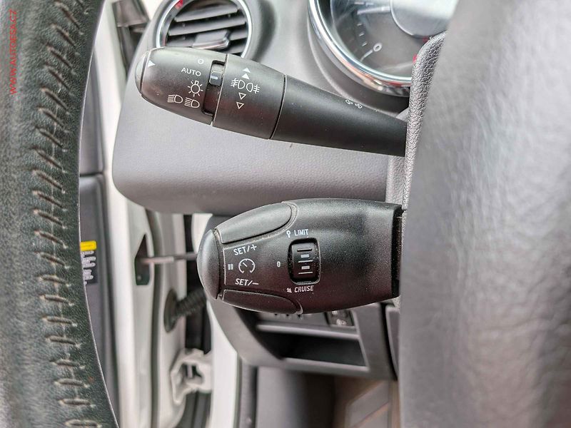 Peugeot 3008 (2014) 2.0 HDi, Allure, AT, navi - fotka 17 z 18