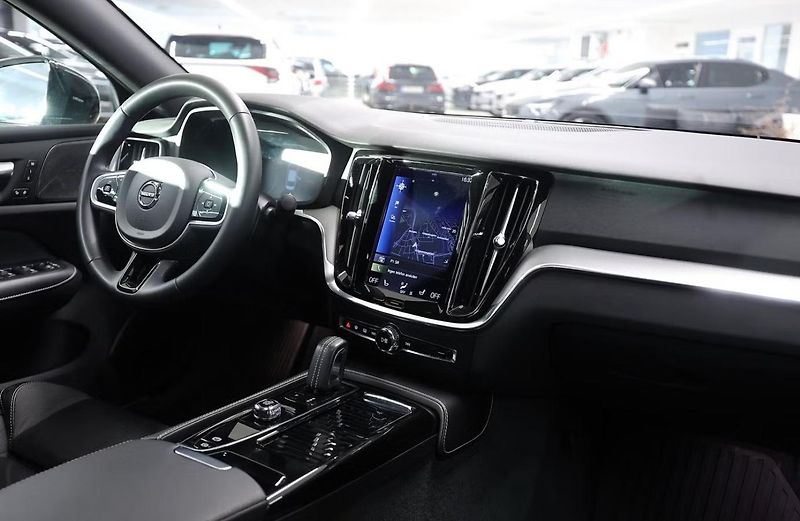 Volvo S60 Recharge T8 AWD R  Kam Tažné - fotka 10 z 19
