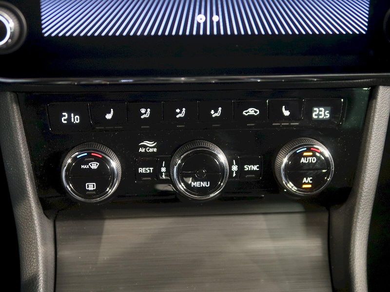 Škoda Superb (2022) STYLE 2.0TDI 147KW 4x4 DSG TAŽ - fotka 31 z 40