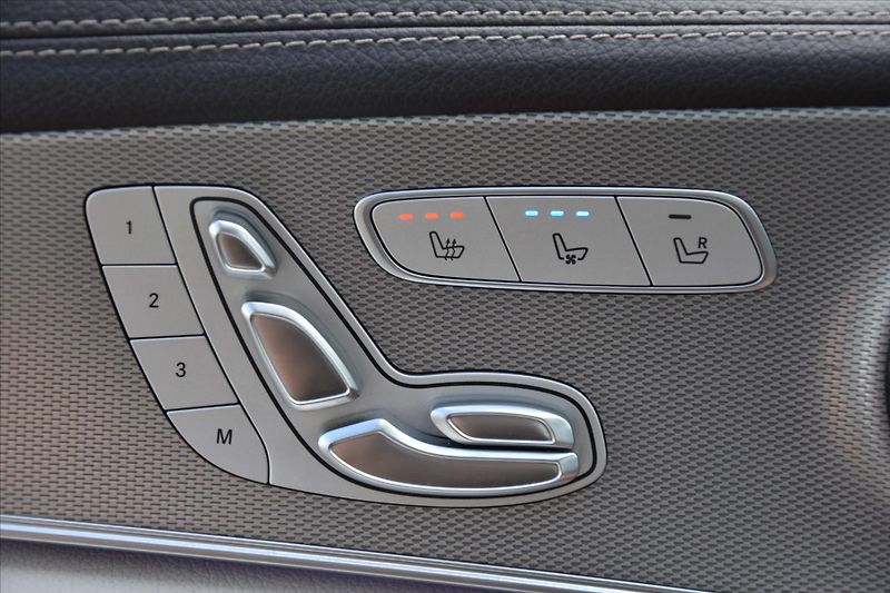 Mercedes-Benz Třídy E 220D 4MATIC AMG NAVI ČR - fotka 32 z 34