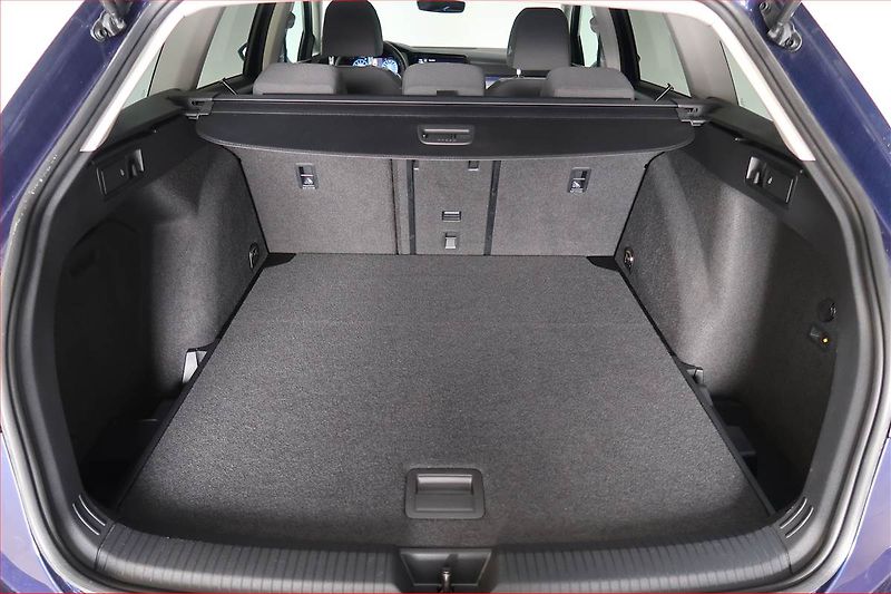 Volkswagen Golf (2024) 1.5 TSI - fotka 13 z 18