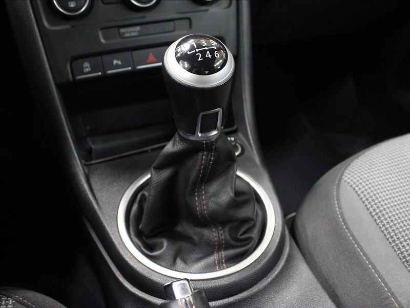 Volkswagen Beetle 1,2 TSI Cup TOP STAV - fotka 25 z 35