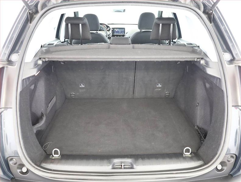 Peugeot 2008 (2018) 1.2 PureTech, Serv.kniha - fotka 15 z 15