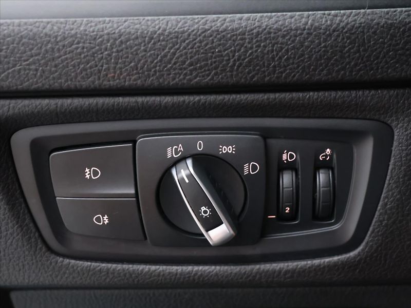 BMW Řada 1 2,0 Ti 135 kW Automat Xenon - fotka 15 z 32