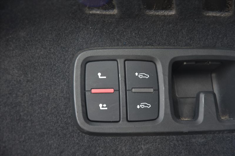 Audi Q8 50 TDI QUATTRO S-LINE ČR - fotka 30 z 35