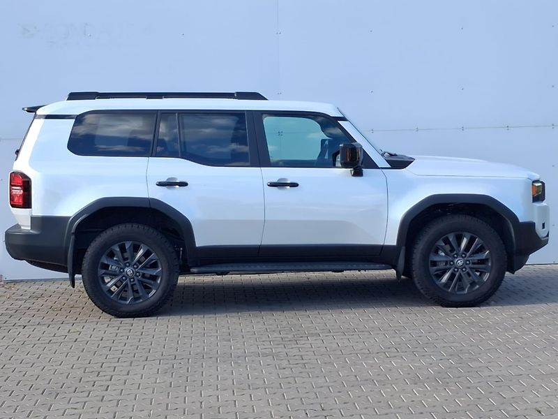 Toyota Land Cruiser 2.8 D-4D 6AT Executive MHEV AW - fotka 8 z 29
