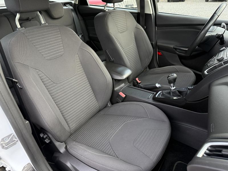 Ford Focus 1.5TDCi 88kW ČR - fotka 15 z 18