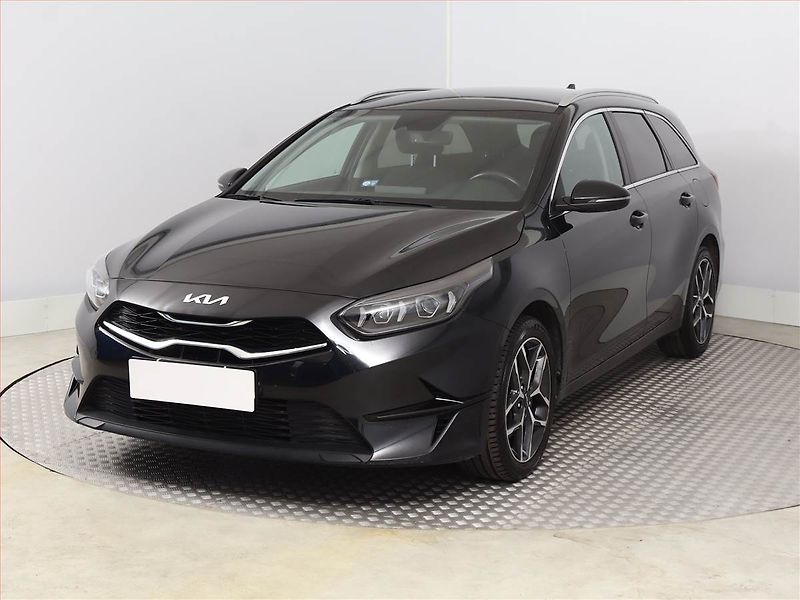 Kia Ceed (2023) 1.5 T-GDI, ČR, 1. maj. - fotka 2 z 18