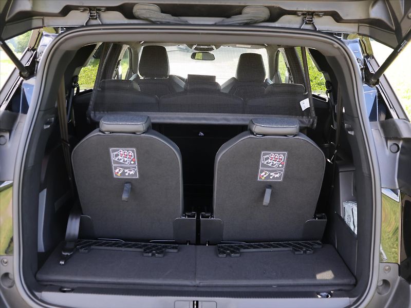 Peugeot 5008 1,2 PT Aut. Allure 7-Míst DPH - fotka 10 z 39