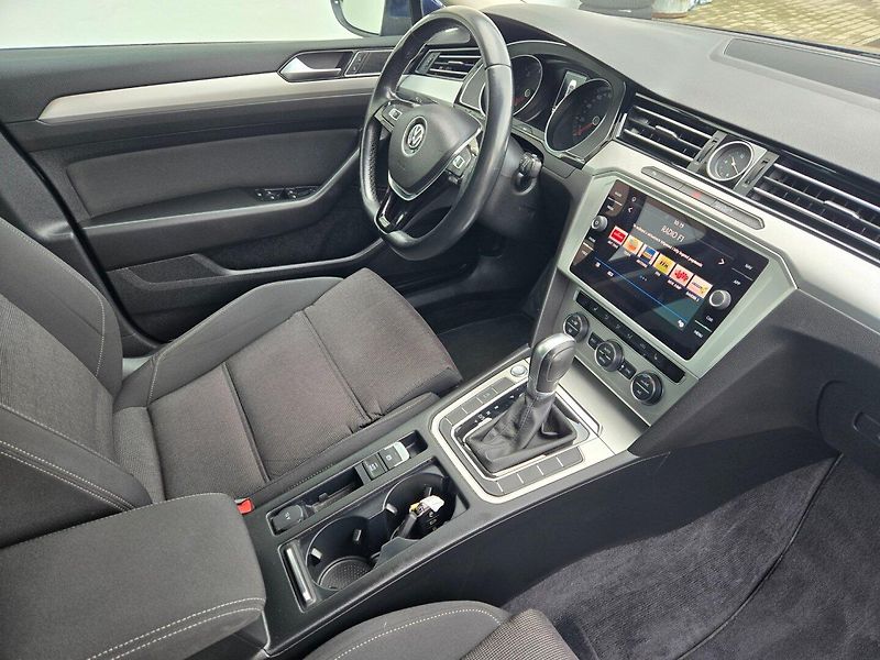 Volkswagen Passat (2018) 2.0 TDI DSG,Navi,Rozvody - fotka 25 z 29