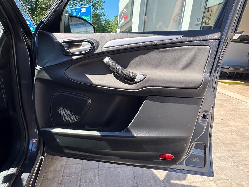 Ford S-MAX (2008) 2.0 TDCi - fotka 14 z 28