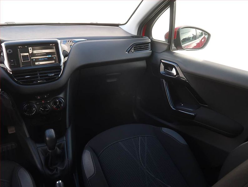 Peugeot 208 (2012) 1.2 PureTech, Serv.kniha - fotka 8 z 17