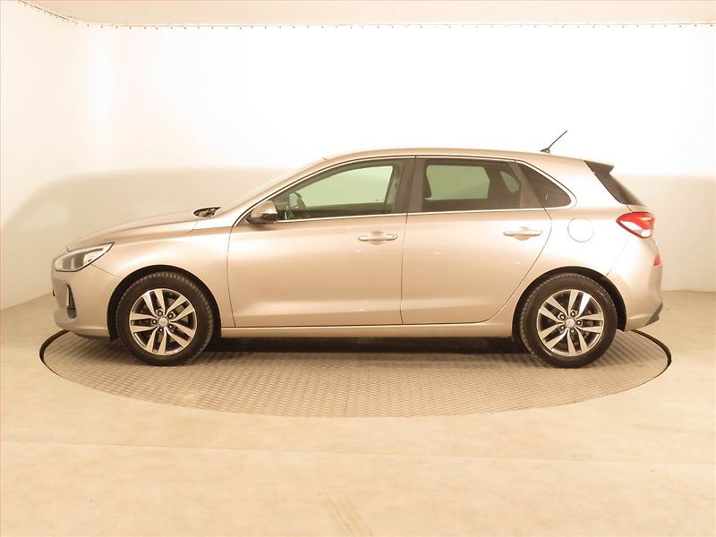 Hyundai i30 (2018) 1.4 CVVT, Serv.kniha, Tempomat - fotka 3 z 17