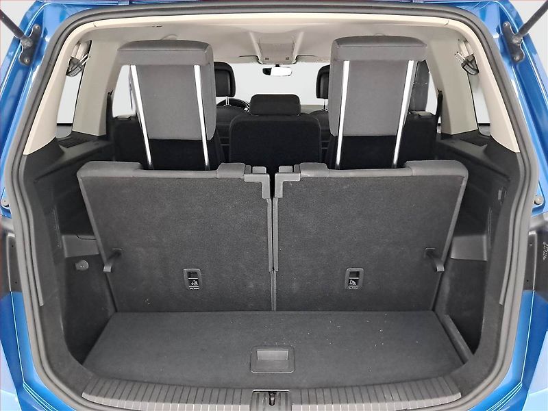 Volkswagen Touran (2016) 2.0 TDI, 7 míst, ČR,1.maj - fotka 18 z 19