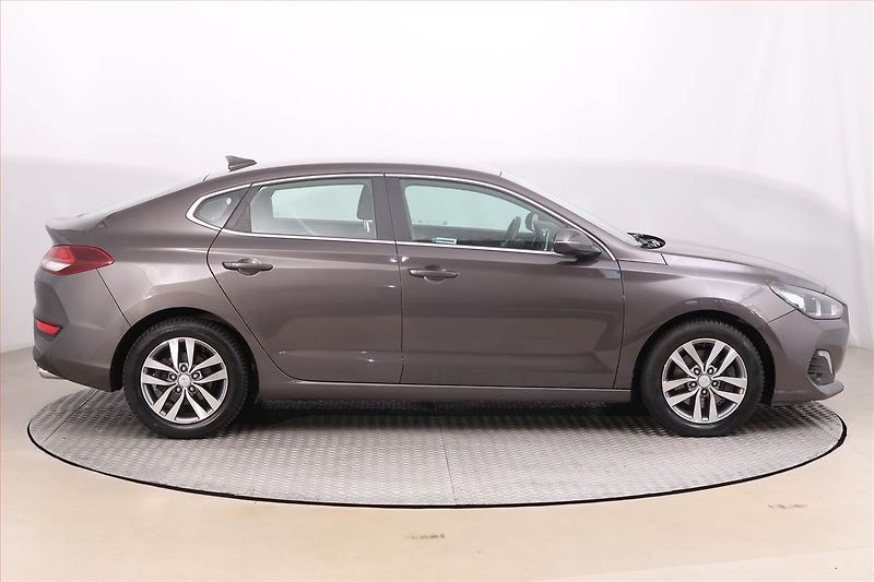 Hyundai i30 (2019) 1.4 T-GDI - fotka 6 z 17
