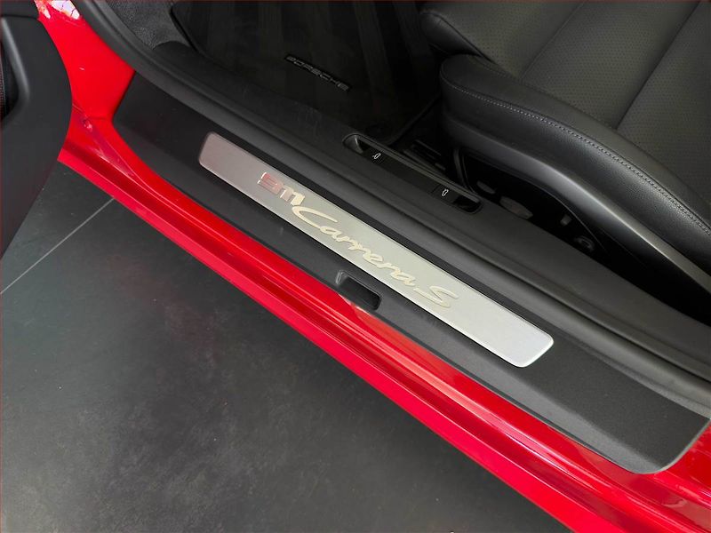 Porsche 911 (2024) Carrera S - fotka 14 z 23