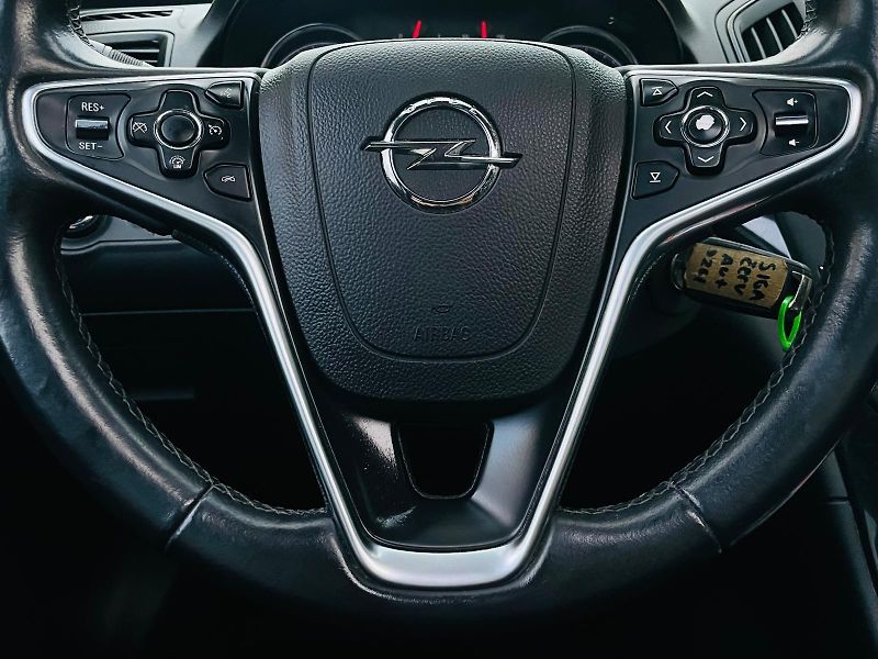 Opel Insignia 2.0CDT 4x4 AUT KAMERA SERVISKA - fotka 26 z 45