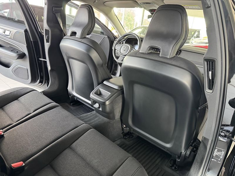 Volvo V60 B4 AUT*145kW*KeyLess*Tažné - fotka 17 z 31