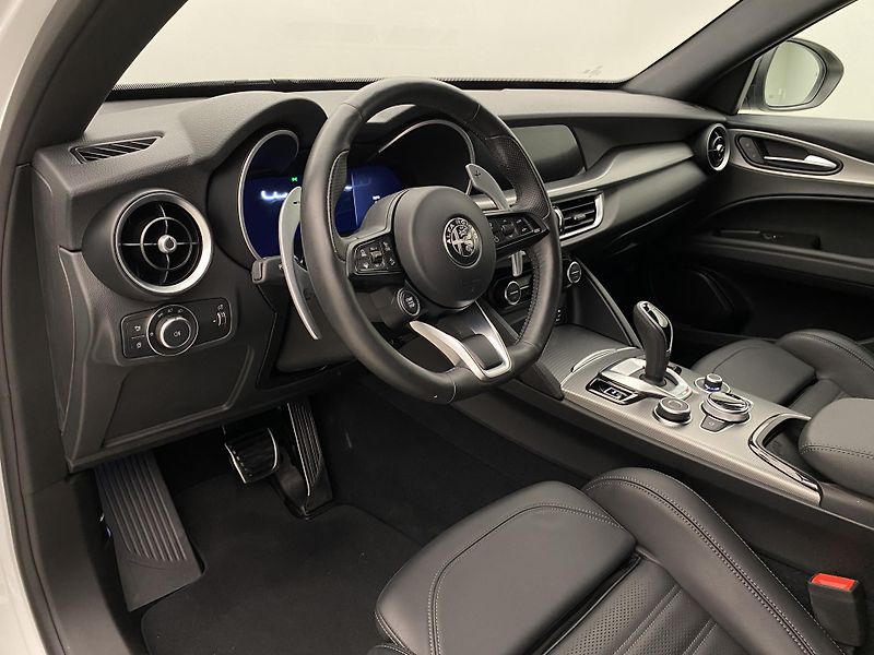 Alfa Romeo Stelvio VELOCE 2.2JTDm Q4 AUT - fotka 4 z 56