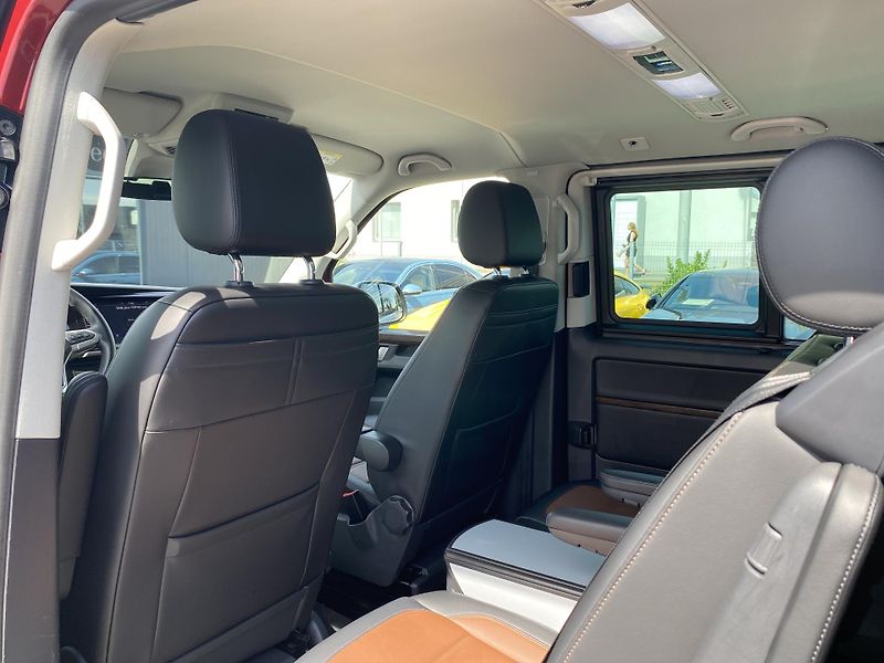 Volkswagen Multivan 4MOTION DSG HIGHLINE - fotka 16 z 27