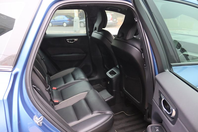 Volvo XC60 VOLVO XC60 T8 TWIN ENGINE R-DE - fotka 27 z 35