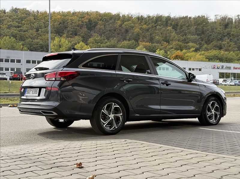 Hyundai i30 1,0 T-GDI DCT  WG Family Smart - fotka 3 z 25
