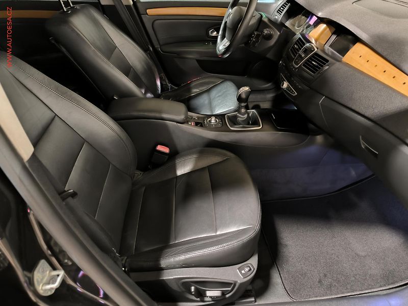 Renault Laguna (2008) 2.0 dCi, ČR, AC, TZ, kůže - fotka 12 z 16