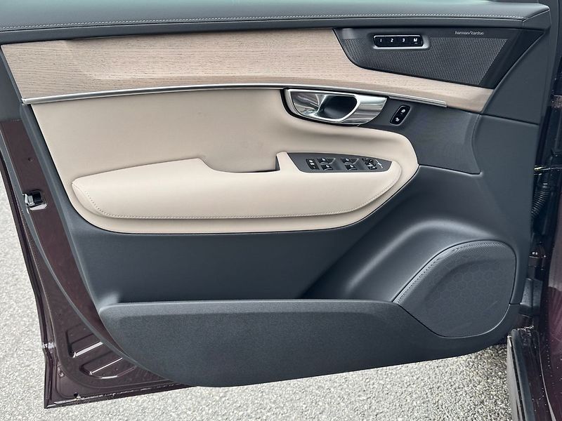 Volvo XC90 (2026) PLUS B5, VZDUCH, 360° - fotka 7 z 22