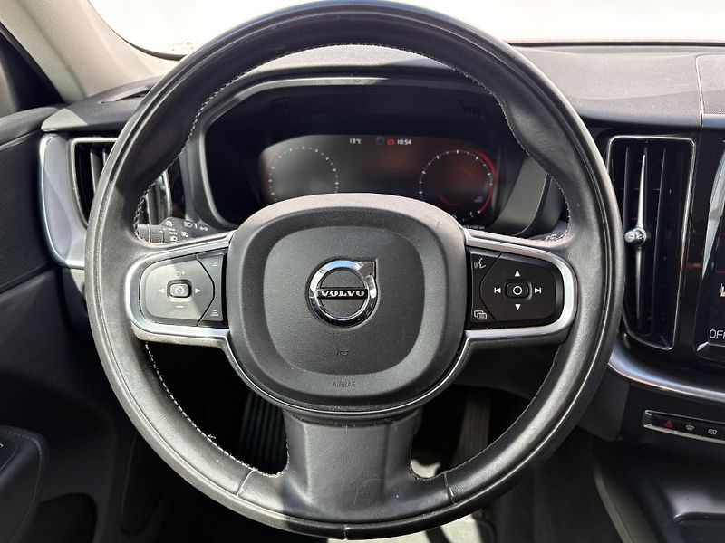 Volvo XC60 Momentum Pro B4 184kW - fotka 10 z 25