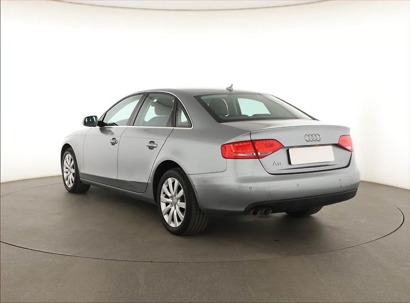 Audi A4 (2012) 2.0 TDI, Automat, Kůže - fotka 4 z 15
