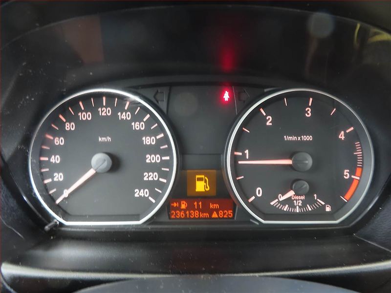 BMW Řada 1 (2009) M Paket 118d, Xenony, Tempomat - fotka 11 z 16