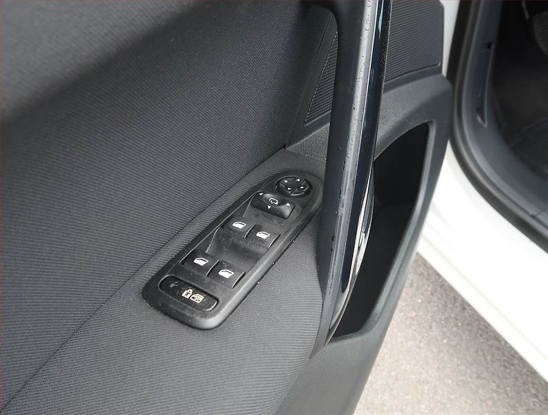 Peugeot 508 (2011) 2.0 HDi, Tempomat - fotka 16 z 17