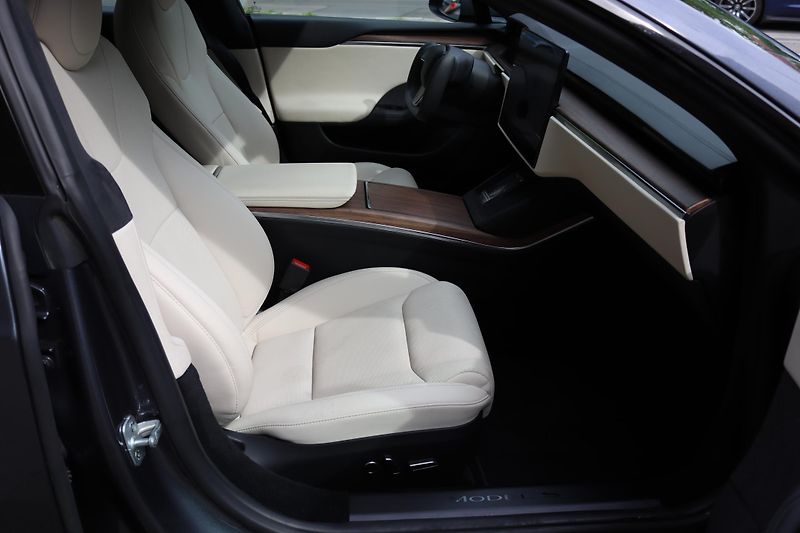Tesla Model S LONG RANGE AWD 493kW - fotka 46 z 50