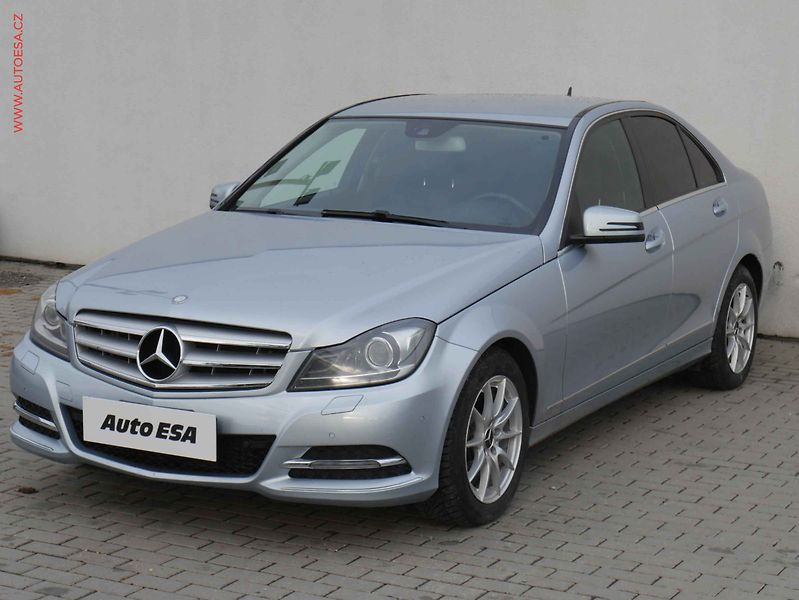 Mercedes-Benz Třídy C (2013) 1.6T, AT, bixen, AC - fotka 3 z 20