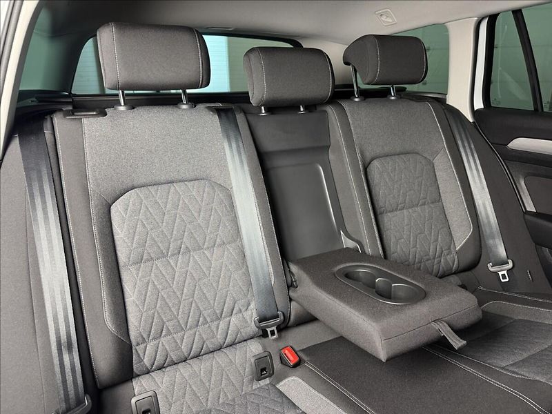 Volkswagen Passat 2,0 TDi  DSG Business IQ Light - fotka 14 z 43