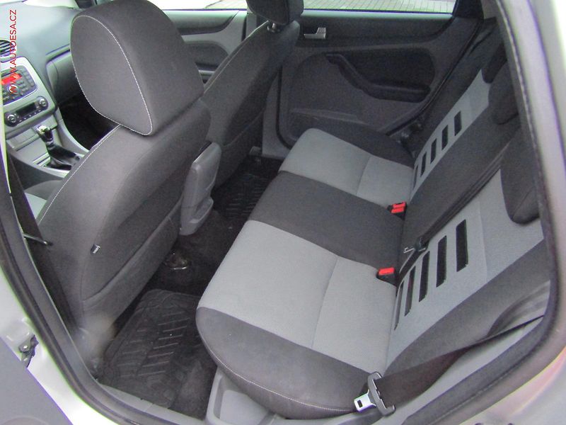 Ford Focus (2010) 1.6TDCi, 2.maj, Klima - fotka 10 z 15