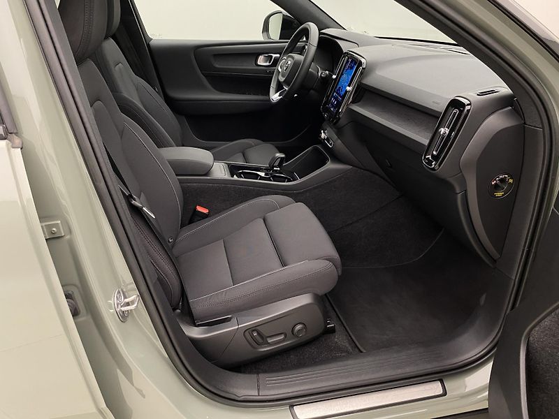 Volvo XC40 PURE ELECTRIC RECHARGE TWIN - fotka 24 z 58