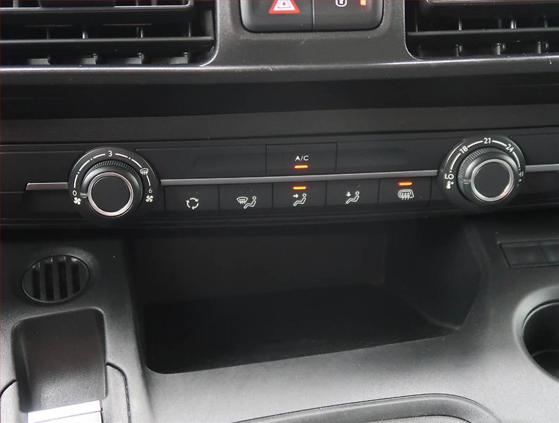 Opel Combo (2022) 1.5 CDTI, 3Místa, ČR, DPH - fotka 14 z 18